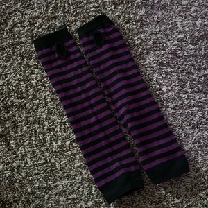 purple striped arm warmers/gloves